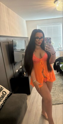 Hey boys who would like to bend me over in this set 