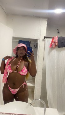 Pink matches me and I with you, come to me, you won't regret it