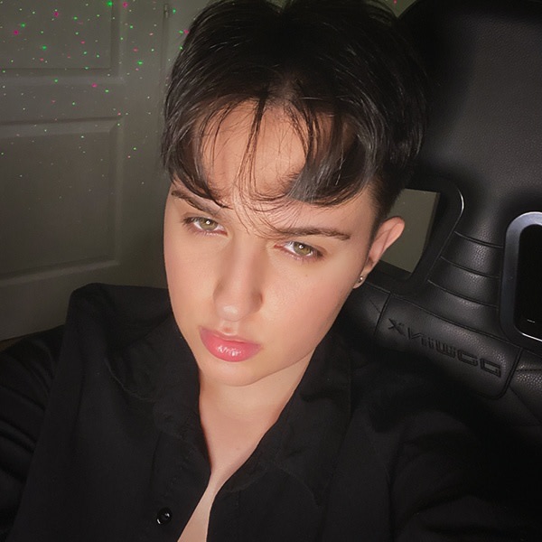 Sex Chat Host Aresnoir - Being owned isn't a right, earn it.