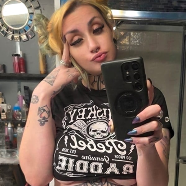 Sex Chat Host Raedevine - Married&NeglectedMILF Let's cum before my husband gets home