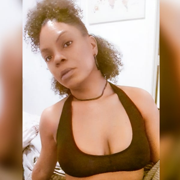Sex Chat Host Koco - 👙Bedroom cutie behind closed doors 💦