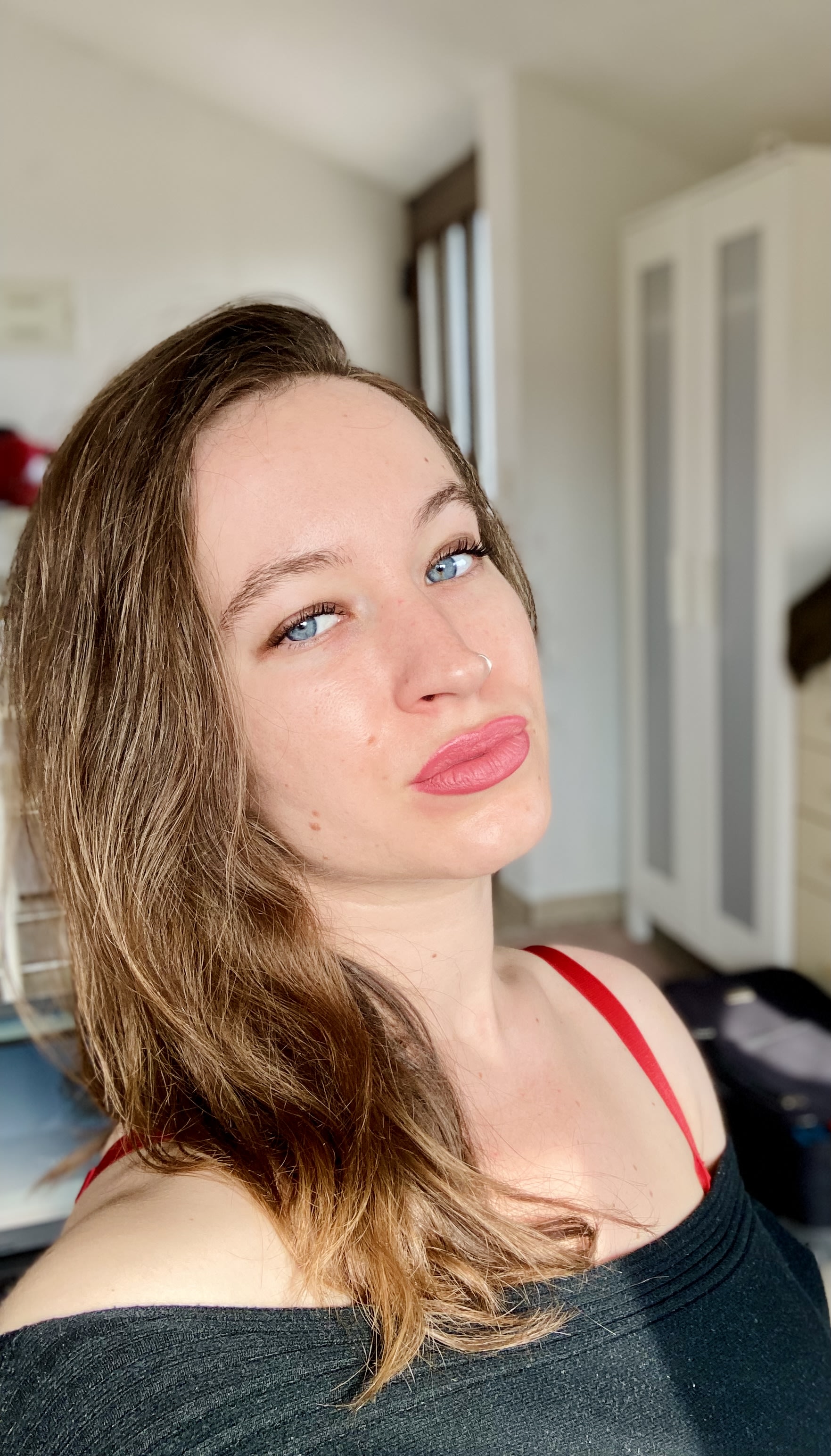 Sex Chat Host Kellylox - Hit me up and let's chat 
