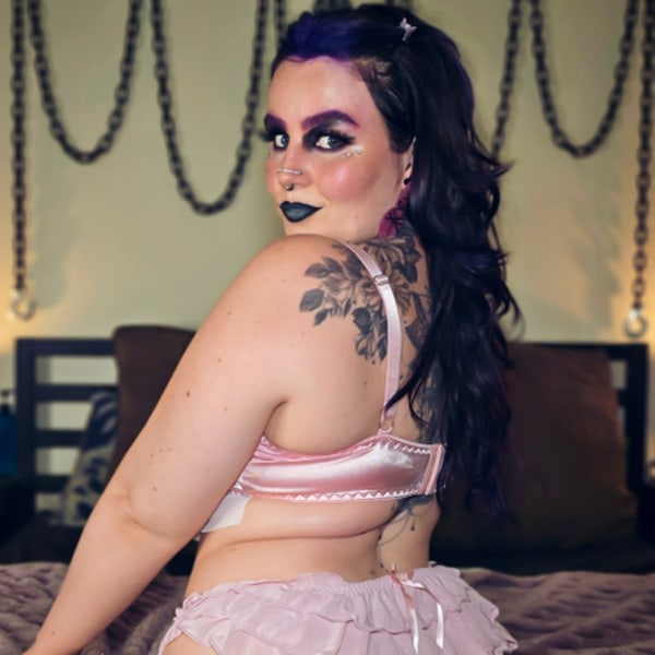 Sex Chat Host Violetvice - Not for everyone… but maybe for you 😈