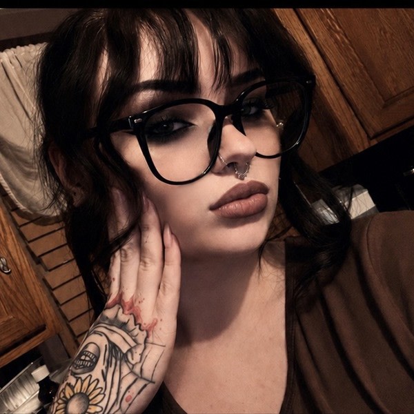 Sex Chat Host Bxnny - 🖤 Chaos in Fishnets