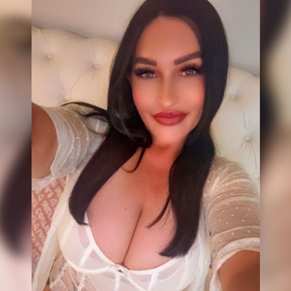 Sex Chat Host Arisa - Busty Latina MILF With A Voice You’ll Crave