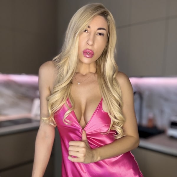 Sex Chat Host Spicybea - Sweet, seductive and definitely a little dangerous. 😈