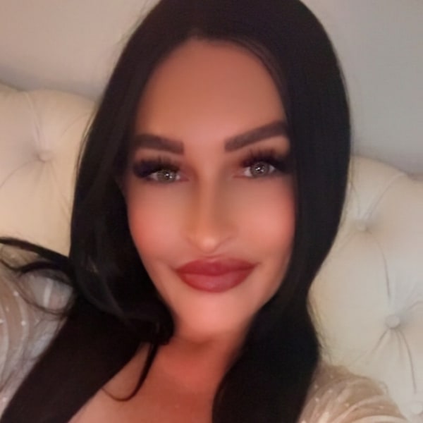 Sex Chat Host Arisa - Busty Latina MILF With A Voice You’ll Crave
