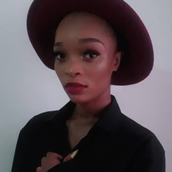 Sex Chat Host Emoqueen - Fun and Adventurous: Shoot a message and take a chance!