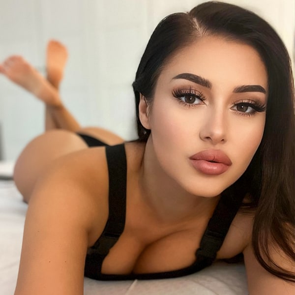 Sex Chat Host Mellody - Your ultimate goddess