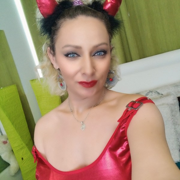 Sex Chat Host Melissastar - Playful, hot and always ready for conversations that ignite