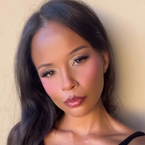 Sex Chat Host Lizza - Looking for older guys, I love them 💖