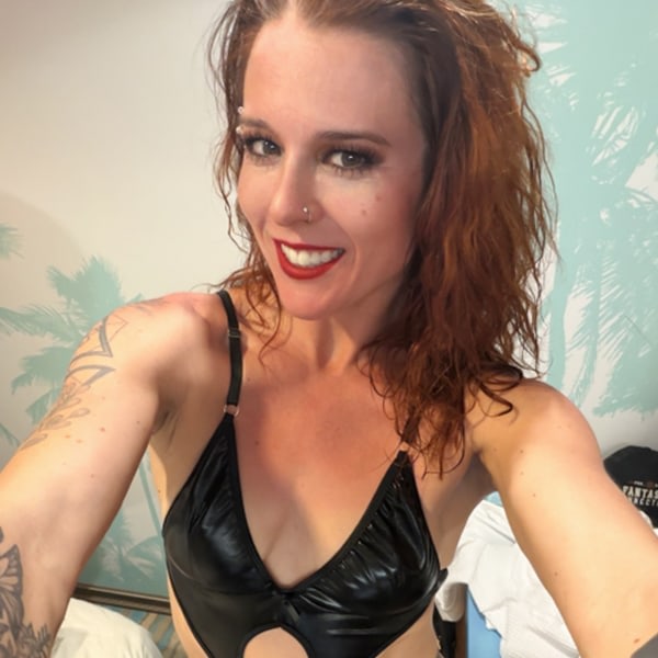 Sex Chat Host Reneelove - Passion, Confidence, and a Smile You Won’t Forget