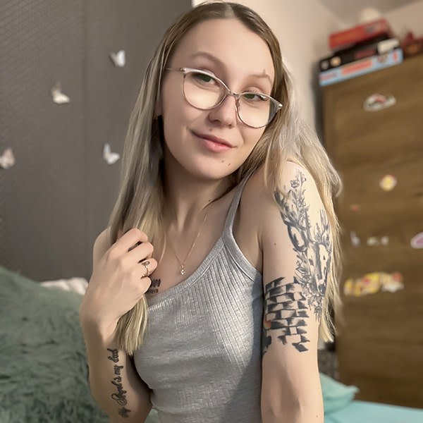 Sex Chat Host Anaaimey - New version of myself is back😎Love means orgasms!