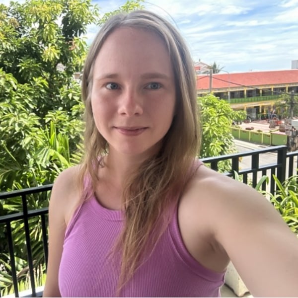 Sex Chat Host Sweetlucy - I love to meet new people