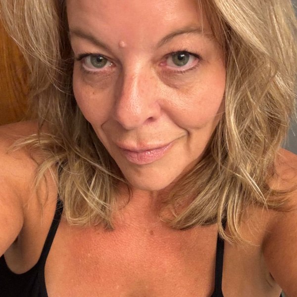 Sex Chat Host Sexyrae - playful, a little naughty, always worth your attention.
