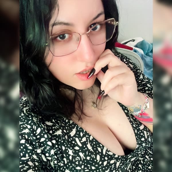 Sex Chat Host Kimchivonshade - Friendly and Flirty Gamer Girl - Girlfriend Experience <3