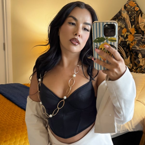 Sex Chat Host Gabriellaw - Peachy & Curvy Latina with Naughty British Accent