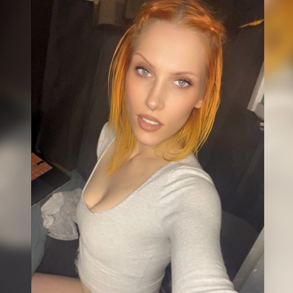 Sex Chat Host Tangeriine - a little savage. a little sweet. xxo  
