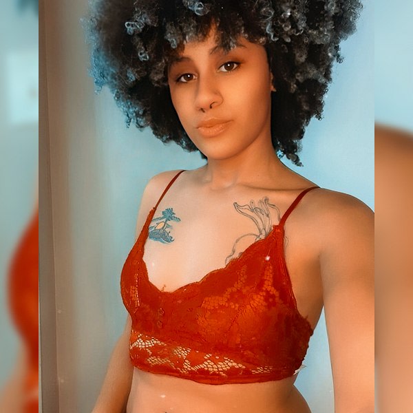 Sex Chat Host Tiatheangel - I'm here to keep you company ;)