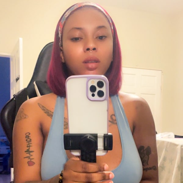 Sex Chat Host Juicykeisha - Your internet girlfriend that pleases you 