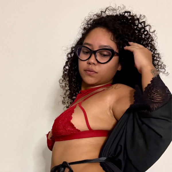 Sex Chat Host Tatylima - Cute, fun and a little naughty