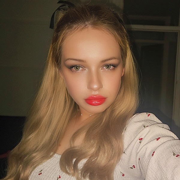Sex Chat Host Maddi - your perfect little sub ;)