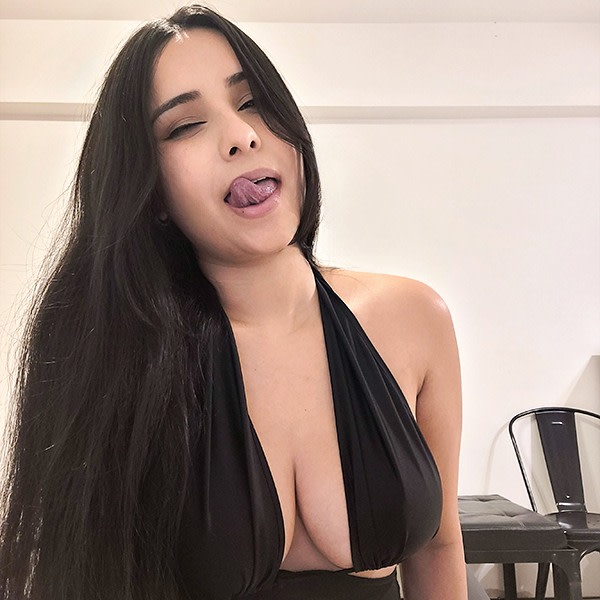 Sex Chat Host Luzx - I'm a girl with a lot of surprises.