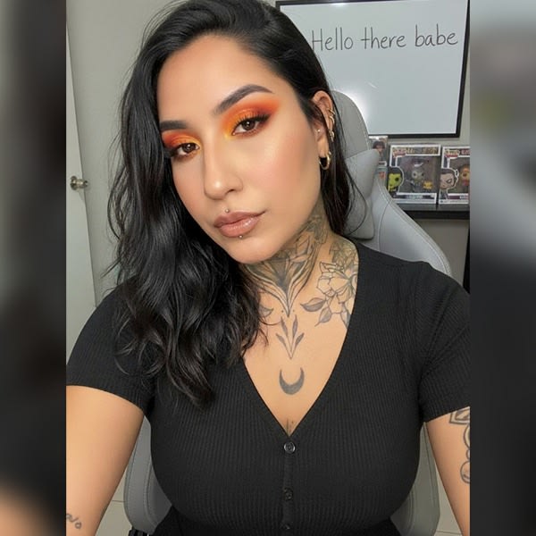 Sex Chat Host Misshera - I'm available