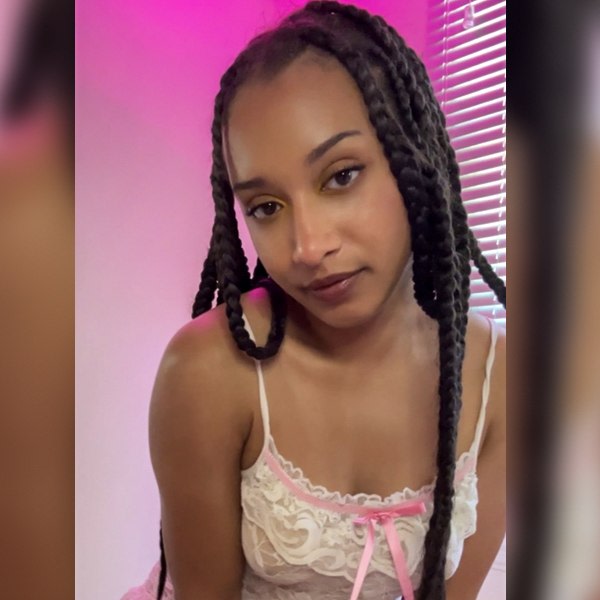 Sex Chat Host Cassie - A very good girl with a very dirty mind