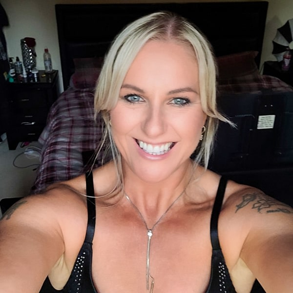Sex Chat Host Kayleigh - Sexy Milf-Mommy waiting for you !