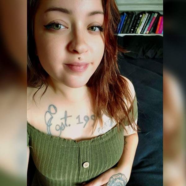 Sex Chat Host Juni - I'd love to talk with you 😉