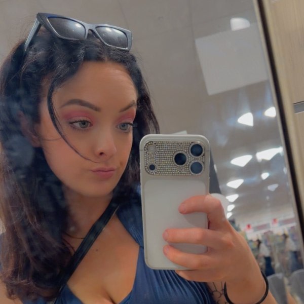 Sex Chat Host Serena - confident & looking for the right connection