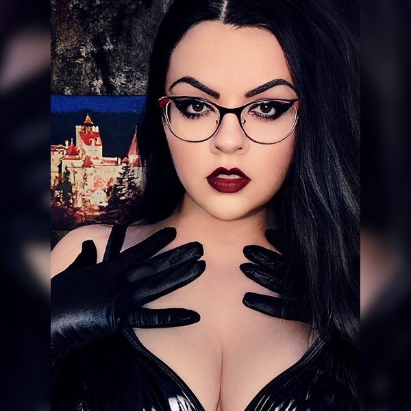 Sex Chat Host Misslilianlestrange - Let's get you naughty, I love fetish,dirty talk,roleplay,gfe