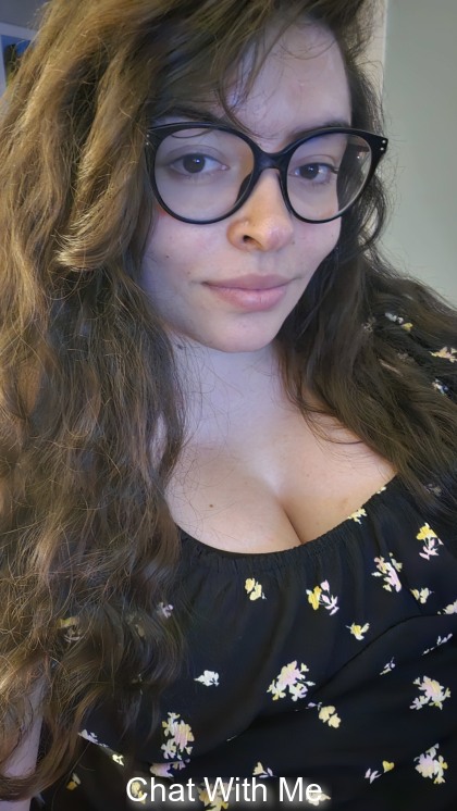 Do you like long hair white skin hourglass figure big ass and big boobs