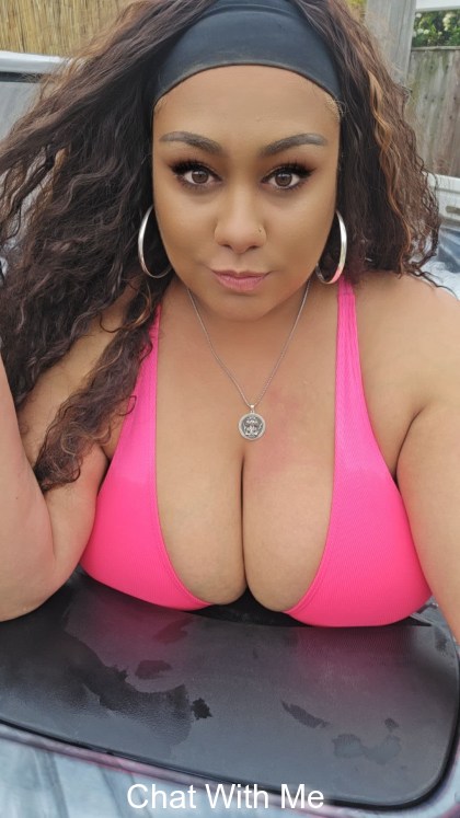 Is pink my colour WAnna join me in the water babe 