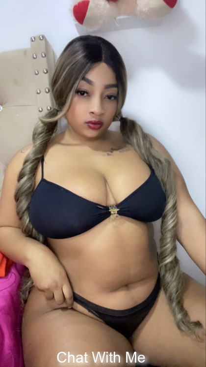 Quiero ser tu chica ven a jugar conmigo mi amor  