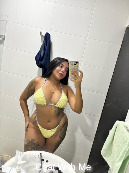 a casual photo showing my sexy figure to tease you