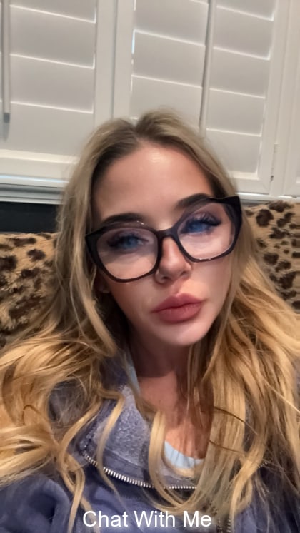 Ready for blue eyed Milf dirty fun. I would love to talk dirty to you 