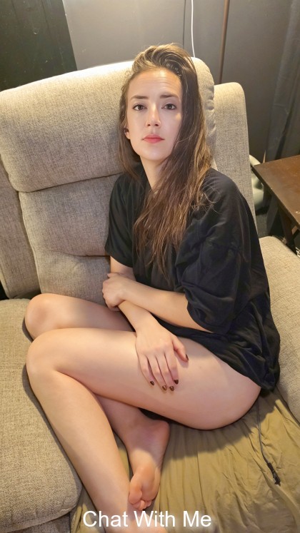 how i look when Im waiting for a video call 