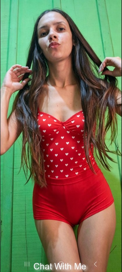 Do you think I look better in pink or red love 