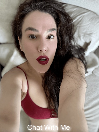 RED LIPS DREAMS SELFIE