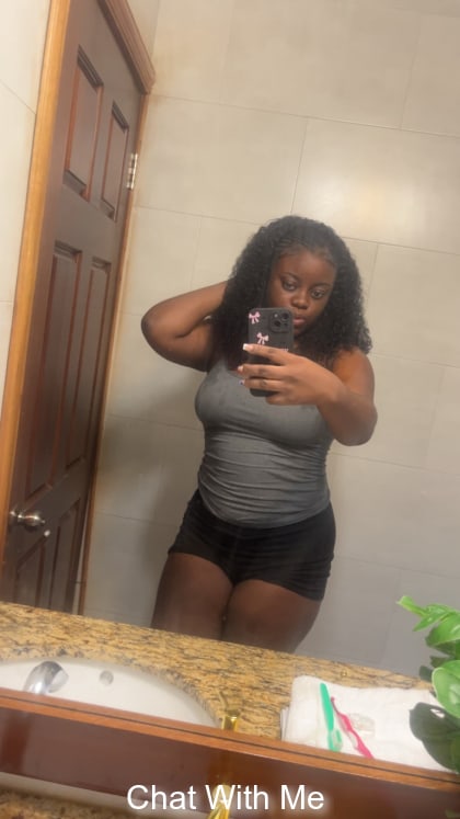 Standing in the mirror just giving you kisses come and have fun with me 
