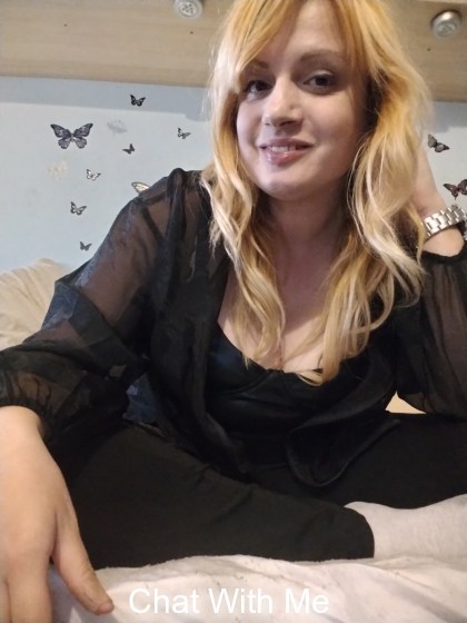 I Love  black outfit its always  hot