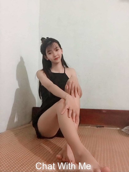 a small pretty girlThis cute little girl is yoursThis cute little girl is yours