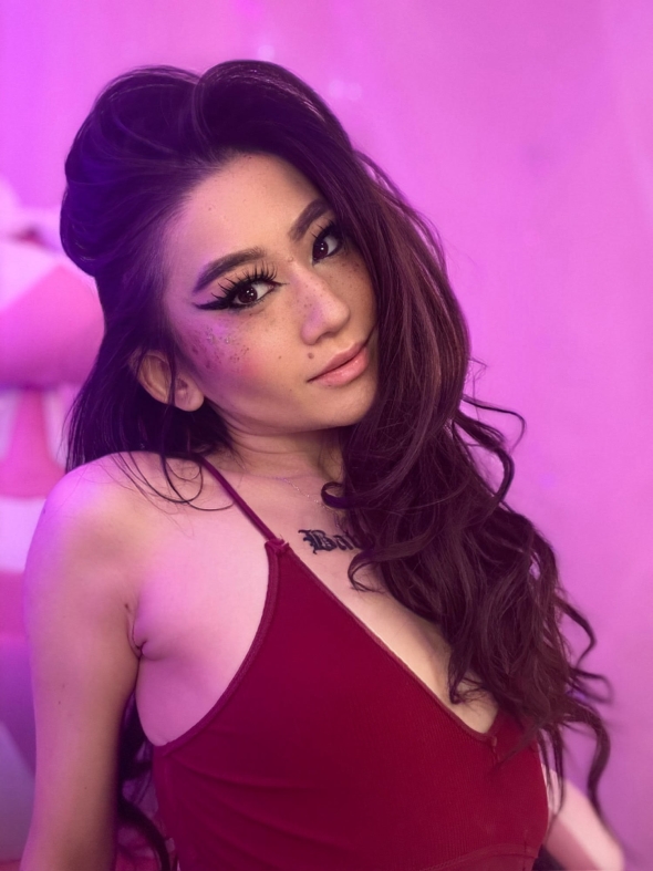 Looking at you with a tempting stare just for you