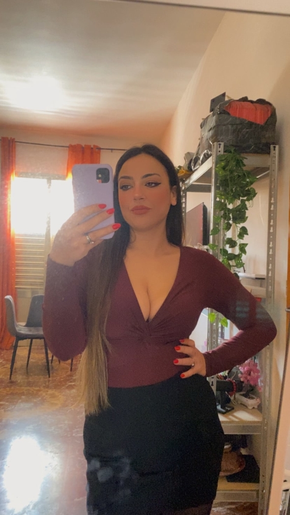 Admiring myself and how sexy I am today 