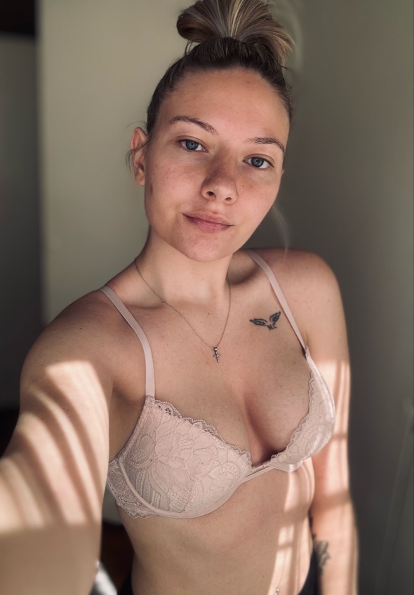Wanna see the rest send me a message babe