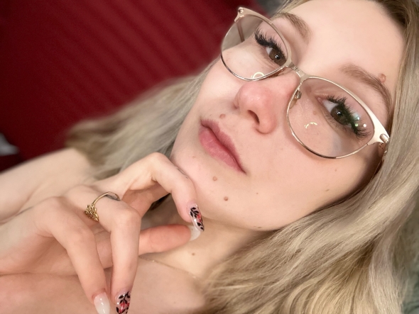 That s a picture with my eyes close up and i love it