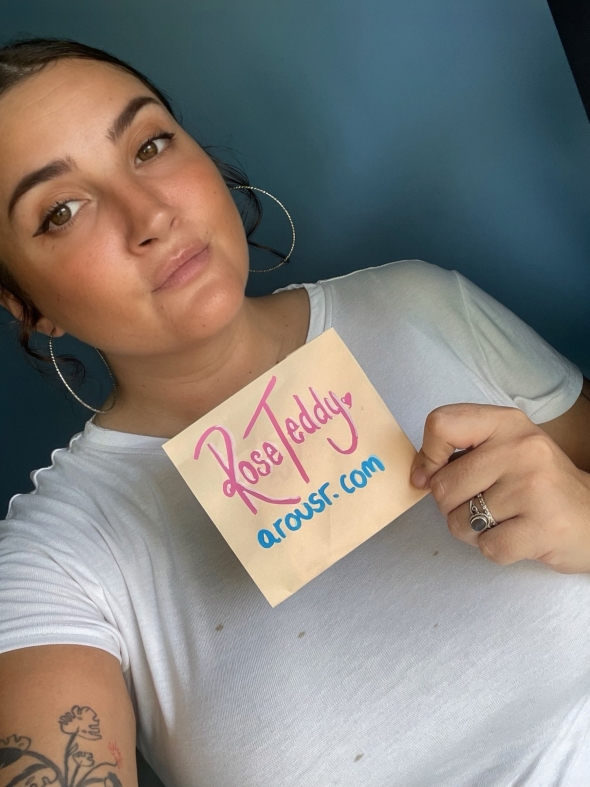 Its my verification photo im holding up a sign to verify its me xx