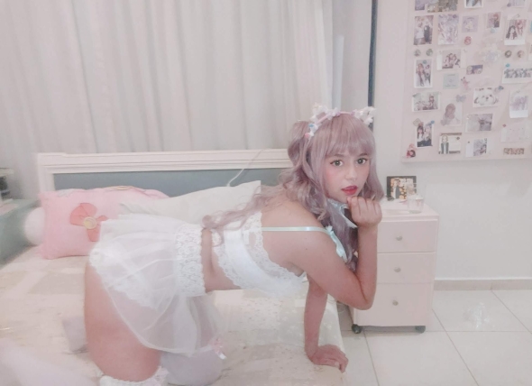 A baby wants to make a mess Can you join in